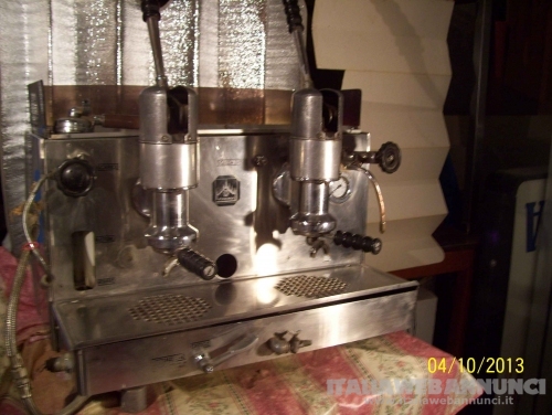 antica macchina da caffè da bar Faema a leva alta vendo