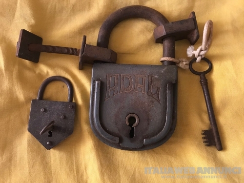 Antichi lucchetti con chiave