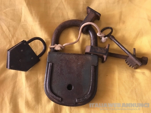 Antichi lucchetti con chiave
