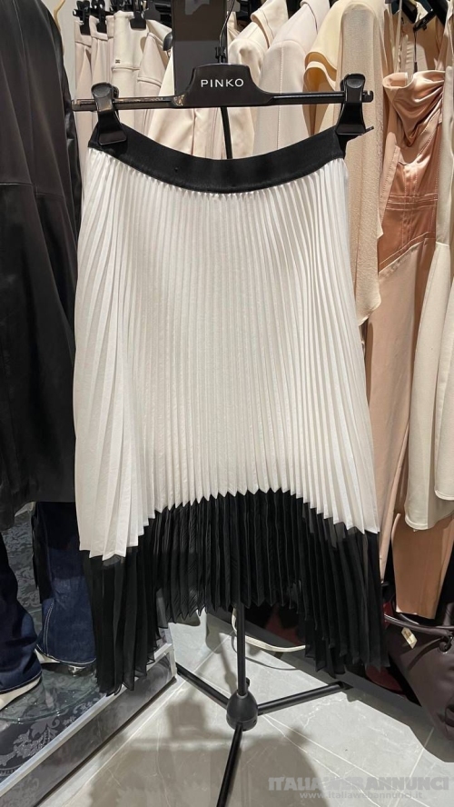 Stock abbigliamento firmato donna 300 PEZZI MININO DI ACQUISTO 50 CAPI