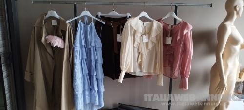 STOCK ABBIGLIAMENTO DONNA FIRMATO