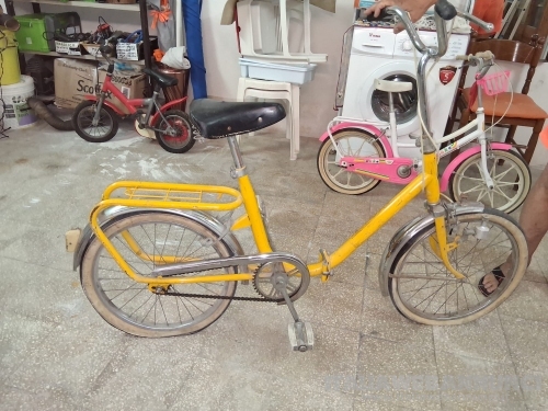 Bicicletta vintage gialla