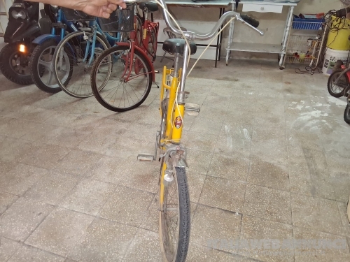 Bicicletta vintage gialla