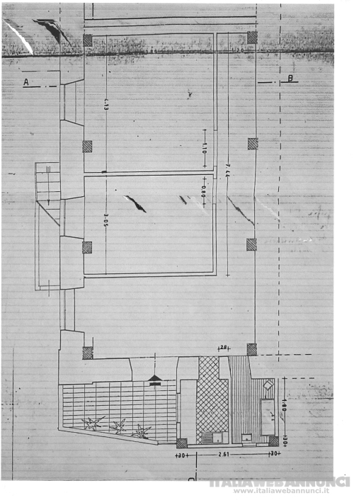 Vendesi intero Fabbricato (costruz. anni 60) da ristrutturare con due appartamenti