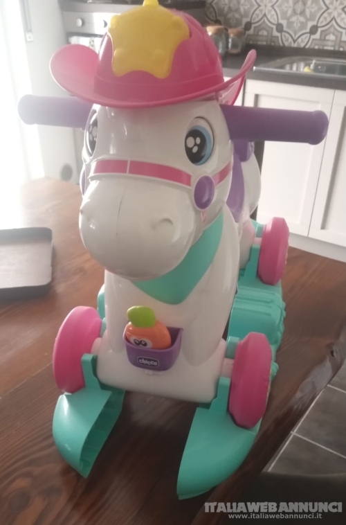 Cavalluccio a dondolo Chicco 
