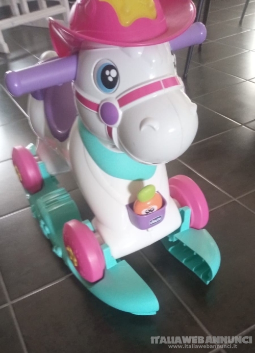 Cavalluccio a dondolo Chicco 